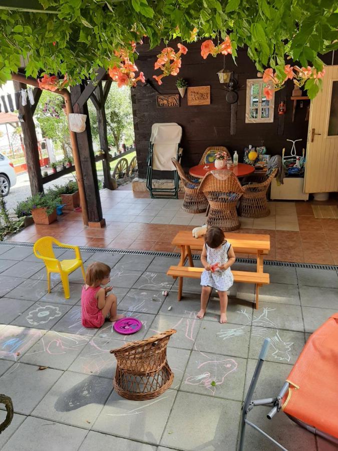 Kuca Viola, Traditional Wooden House In 特美好 外观 照片